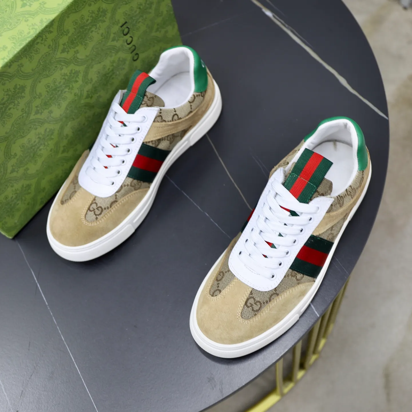 Ex-factory price: 440💰🙅‍♂️🙅‍♂️🙅‍♂️ Brand: GUCCI Standard code: 38-44 (45 customized) Grade: Same as the official website Material: Original material splicing Comfortable and breathable lining Lightweight and wear-resistant sports outsole Style category: Men's fashionable casual shoes Running sneakers Distinguished luxury brand elements Top luxury Color: actual picture color